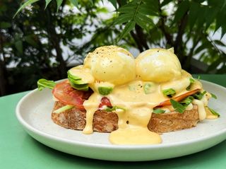 Яйце пашот з авокадо (330g)