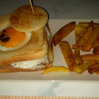 Sándwich De Mixto Con Huevo 