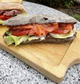 Хлеб на выбор с красной рыбой