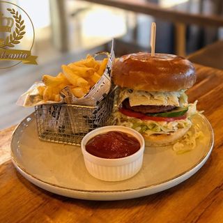 Burger vegetarian cu cartofi fry'n dip