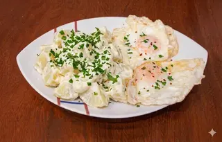 Huevos Fritos Con Patatas Alioli
