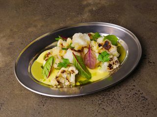 Цвітна капуста з сирним соусом