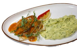 Филе судака на гриле с пюре 