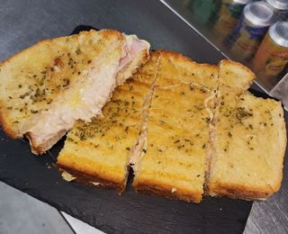 Menu Tosta Especial de frango,atum ou delícias do mar 