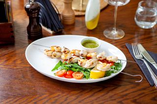 Frigărui de calamari și creveţi