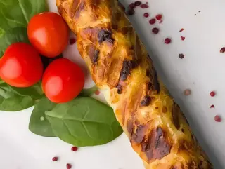 Хачапурі з сиром та вяленими томатами (200g)