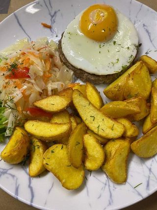 Біфштекс з яйцем карт. по селянські  410г