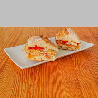 Lomo, Huevo Plancha Y Pimientos Del Piquillo