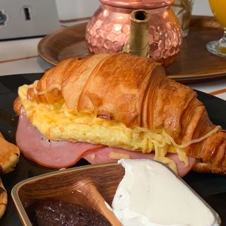 Croissant Farci breakfast 