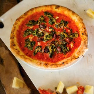 Pizza Marinara con Scarole