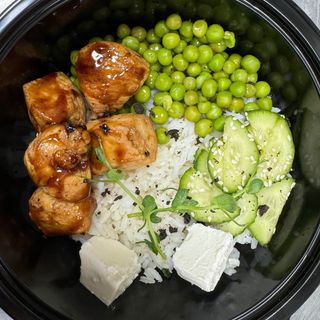 Боул з білим  рисом та куркою