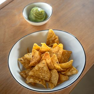 Nachos e guacamole