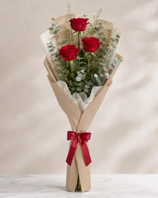 Mazzo rose rosse gambo lungo confezionate