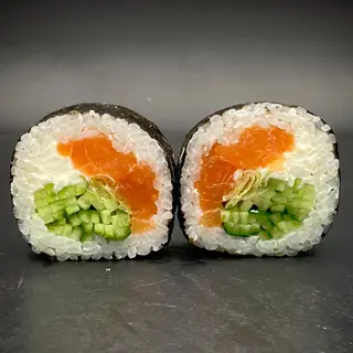 Futomaki z łososiem 