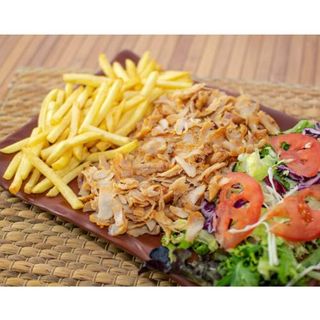 Plato kebab con arroz y patatas