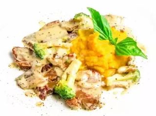 Пиле с броколи (300гр)