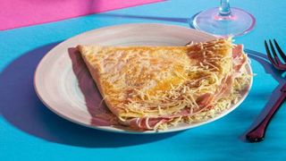 კრეპი ბეკონით და ყველით