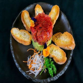 Tartar De Atún Picante Y Aguacate