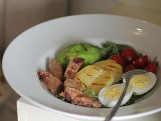 Салат з тунцем та авокадо