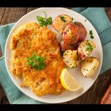 Şniţel vienez cu sos “a la crème” şi cartofi natur 