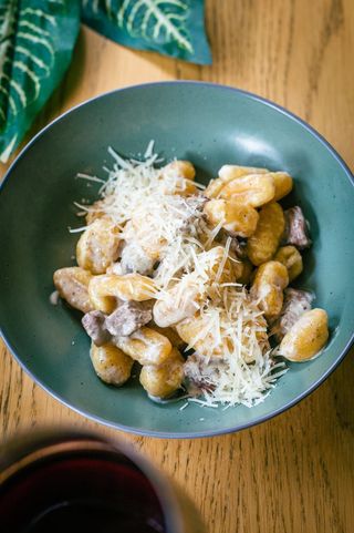 Hrskave njoke sa biftekom i tartufatom