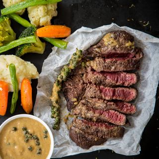 Steak de vita cu sos de piper verde
