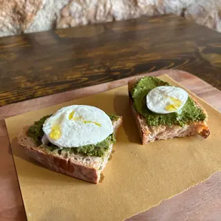 Mozzarella di bufala e pesto di basilico 
