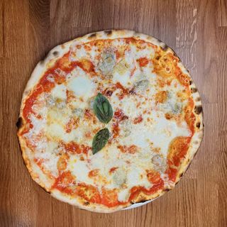 Pizza 4 formaggi