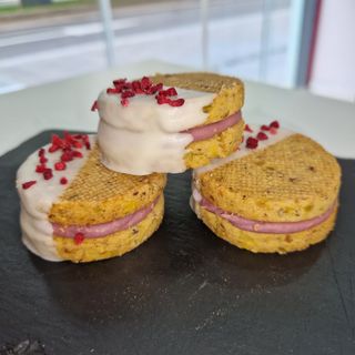 ALFAJORES DE PISTACHOS Y FRAMBUESA (POR 2 UNIDADES)