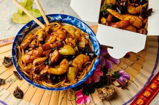 Noodles+Fructe mare in sos de stridie