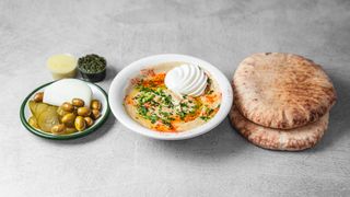 Hummus con uovo sodo