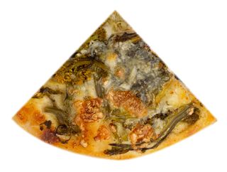 Focaccia barese rape, salsiccia e scamorza