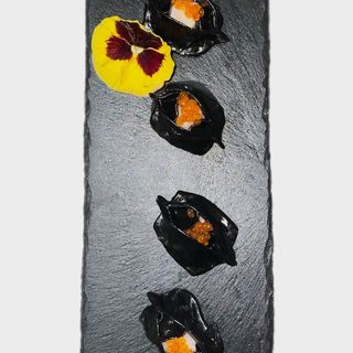 DIMSUM CALAMARO CON IKURA