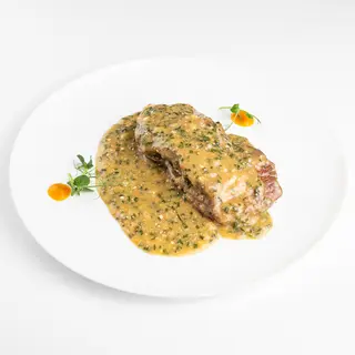 Ramstek punjen feta sirom u umaku od vlasca