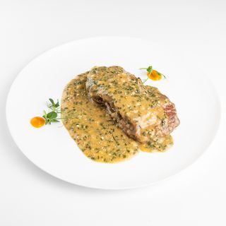 Ramstek punjen feta sirom u umaku od vlasca