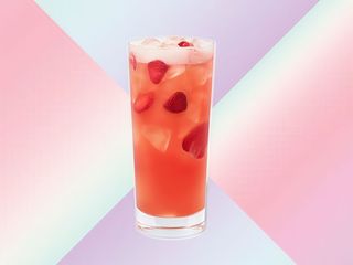  Starbucks Refresha® à l'AçaÏ et à la Fraise Rafraîchissante
