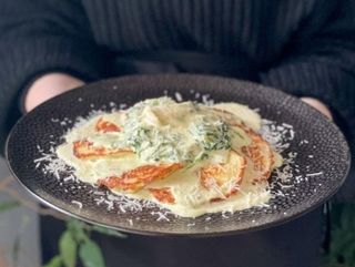 Placki ze szpinakiem, grzybkami shimeji i parmezanem