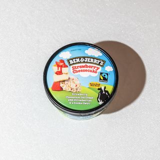 Helado strawberry cheesecake