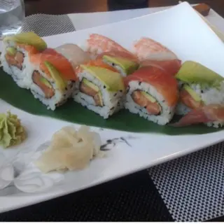 J61 Uramaki rainbow roll