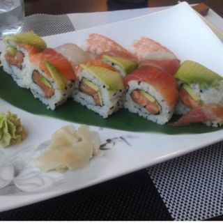 J61 Uramaki rainbow roll