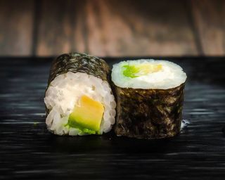 Maki De Aguacate Y Queso