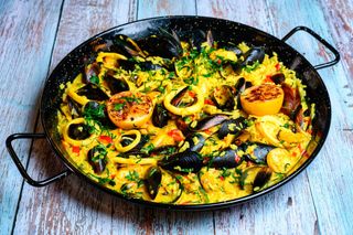 Platou paella cu fructe de mare