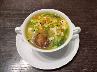 Zuppa di verdure e tofu