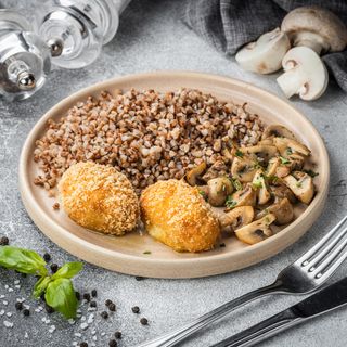 Котлети по-київськи з гречкою