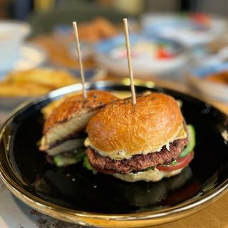 Бургер с с котлетой