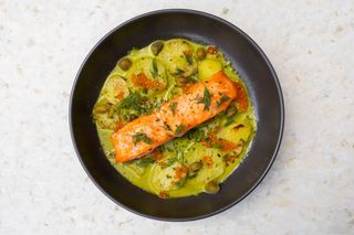 Стейк лосося з картоплею в соусі бер-блан, 350 г