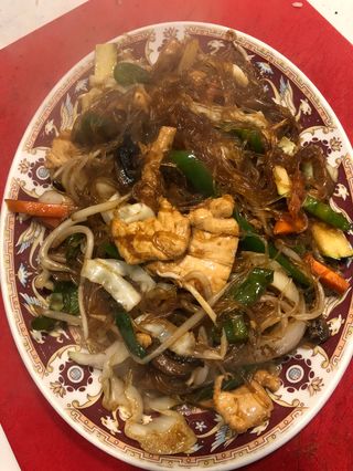Fideo chino con pollo