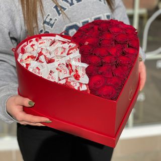 Коробка сердце красные розы, конфеты Raffaello - #4