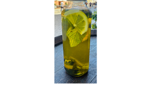 Herbata mrożona z owocami zielona