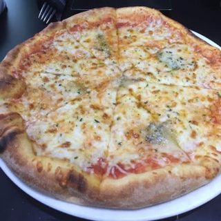 Pizza 4 Formaggi (Mediana)